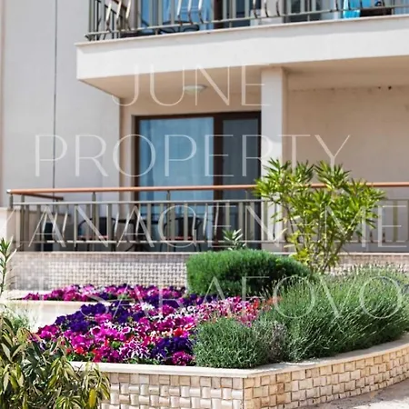 June Sea View Appartement *